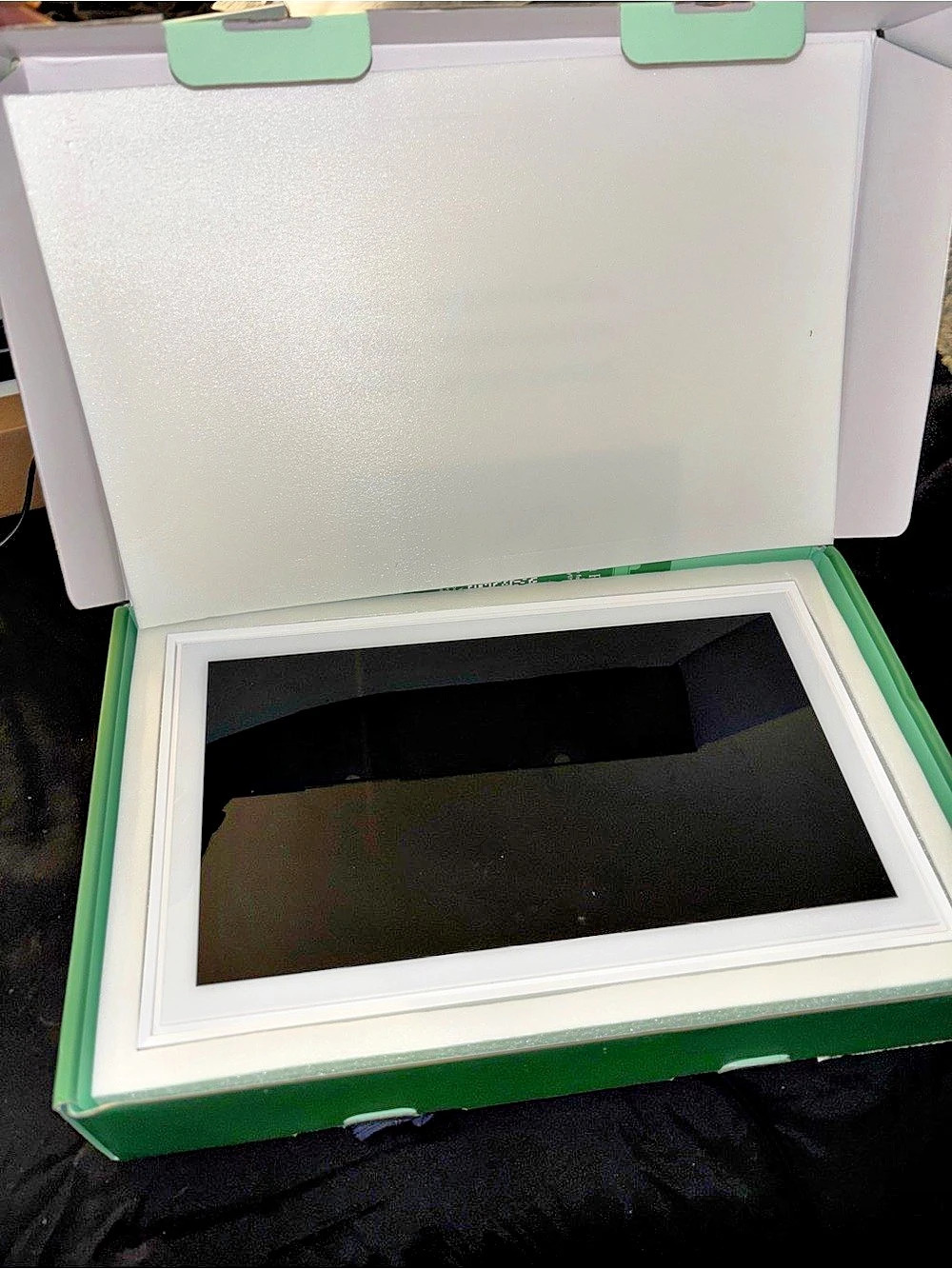 Skylight 15-inch Calendar Display